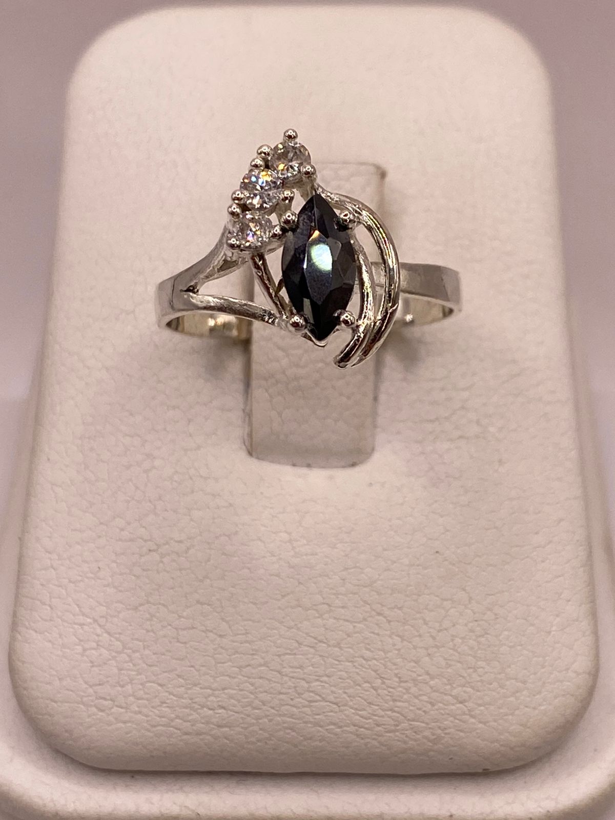 Anillo de Plata 925 con Zirconia Negra Corte Marquesa