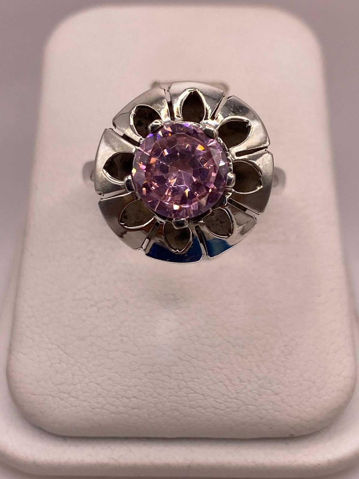 Anillo de Plata 925 con Zirconia Rosa Facetada, Diseño Floral Hecho, vista superior