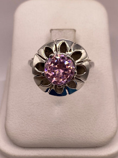 Anillo de Plata 925 con Zirconia Rosa Facetada, Diseño Floral Hecho, vista de detalle