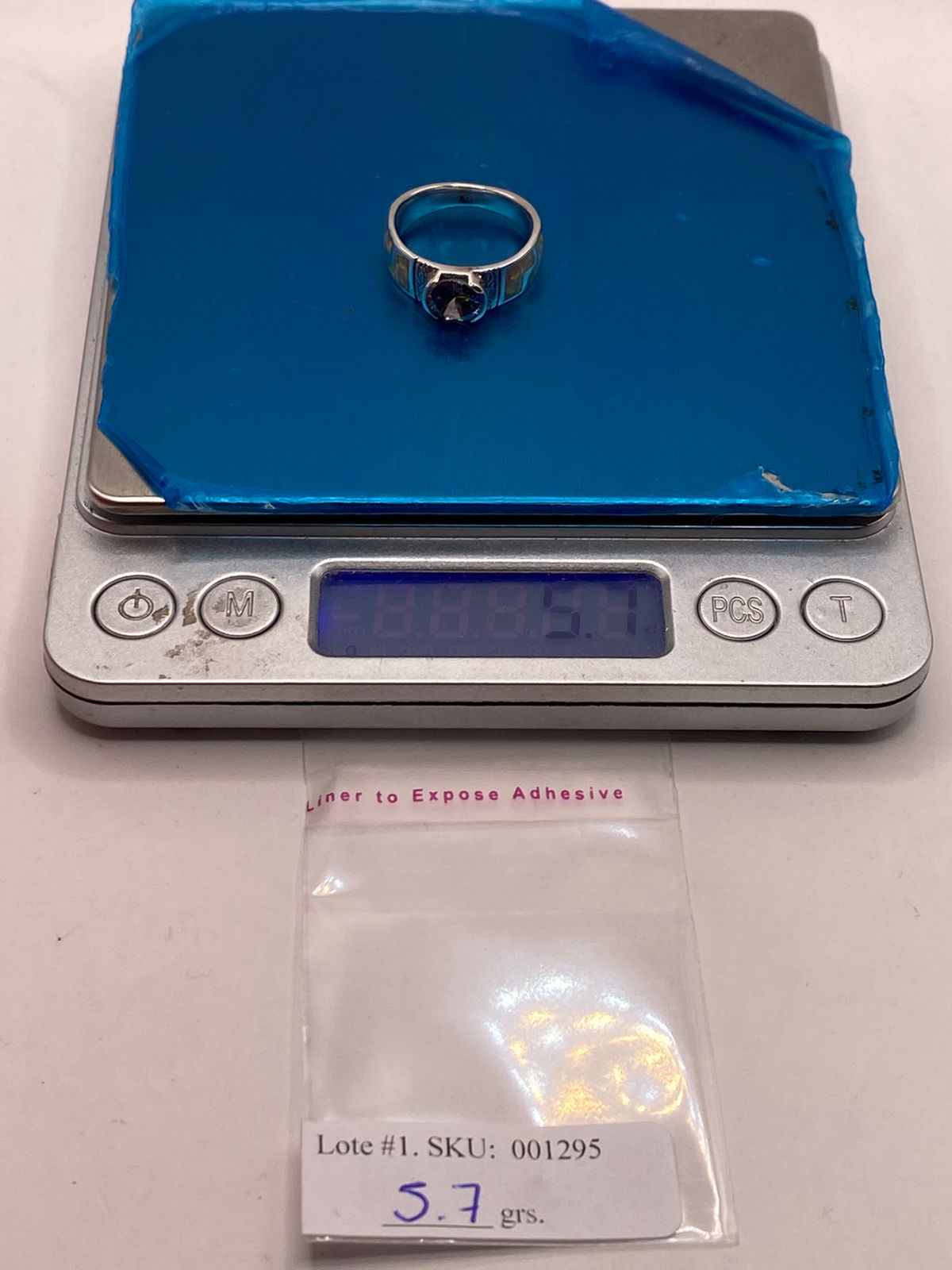 ANILLO DE PLATA .950 CON ÓPALO DE FUEGO Y ZIRCONIA MULTICOLOR  DISEÑO GRECA