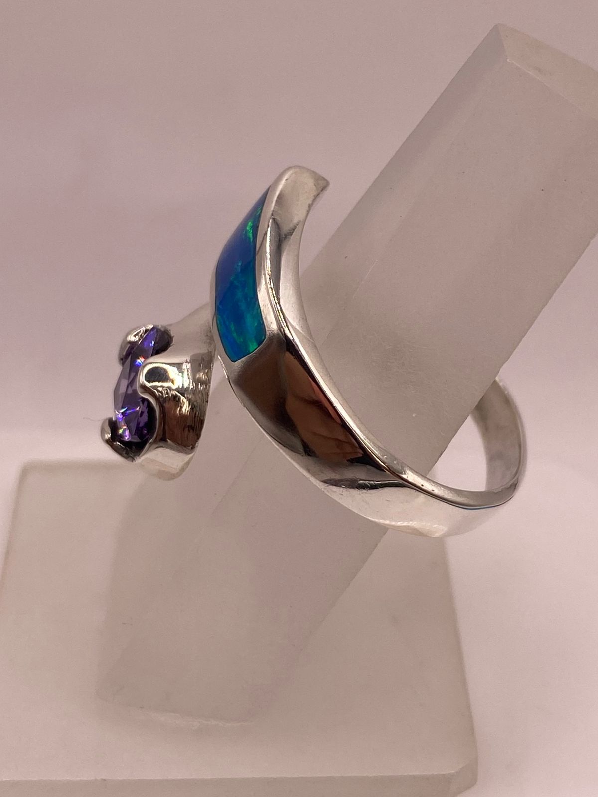 💜 ANILLO DE PLATA .950 CON ZIRCONIA MORADA Y ÓPALO DISEÑO ABIERTO MODERNO
