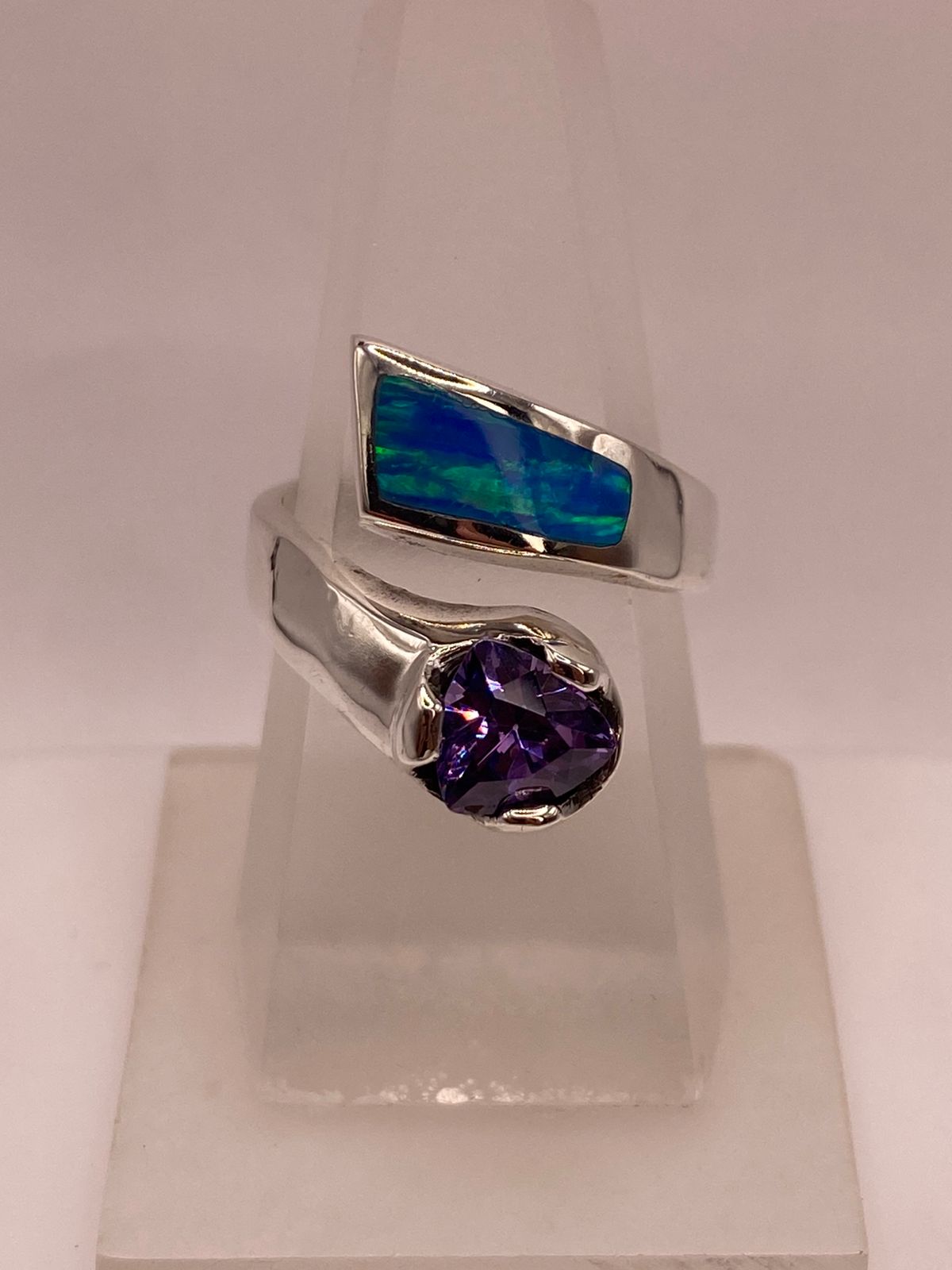 💜 ANILLO DE PLATA .950 CON ZIRCONIA MORADA Y ÓPALO DISEÑO ABIERTO MODERNO