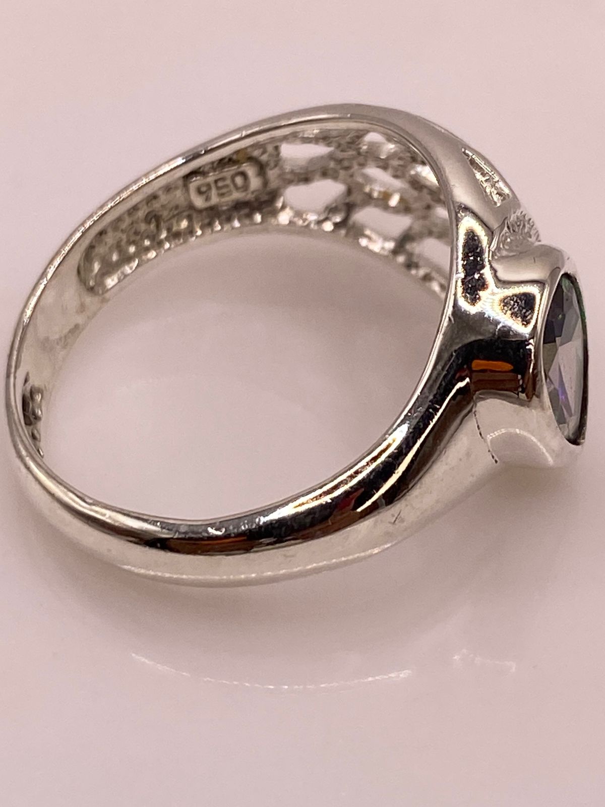Anillo de Plata 950 con Zirconia Verde Mística Corte Pera