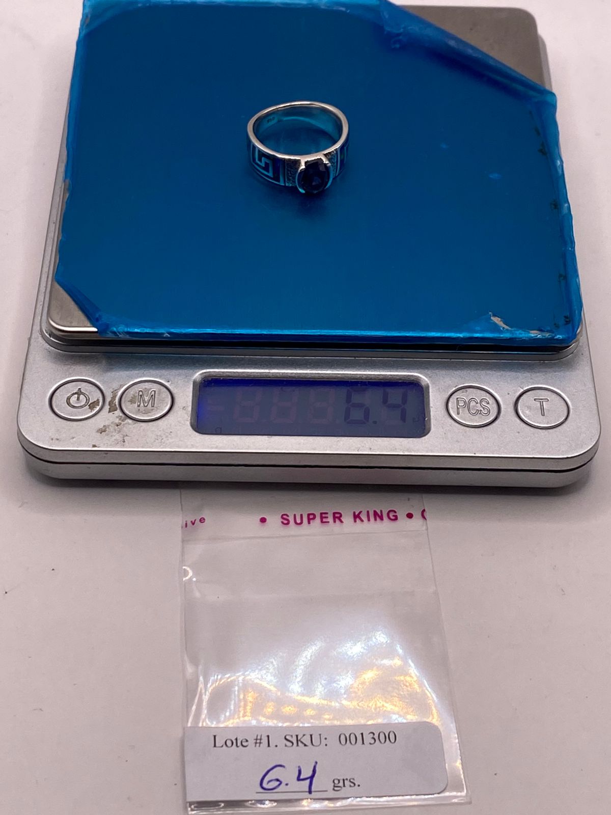 💙 ANILLO DE PLATA .950 CON ÓPALO DE FUEGO Y ZIRCONIA AZUL – DISEÑO GRECA