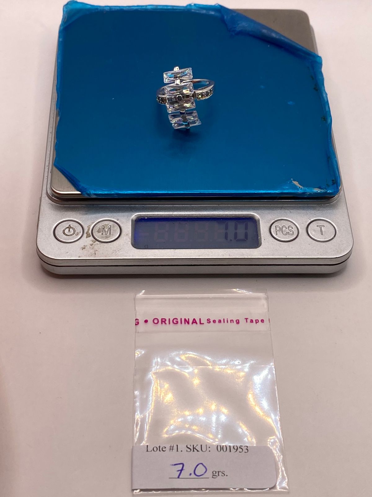 Anillo de Plata Ley 925 con Zirconias Blancas Rectangulares