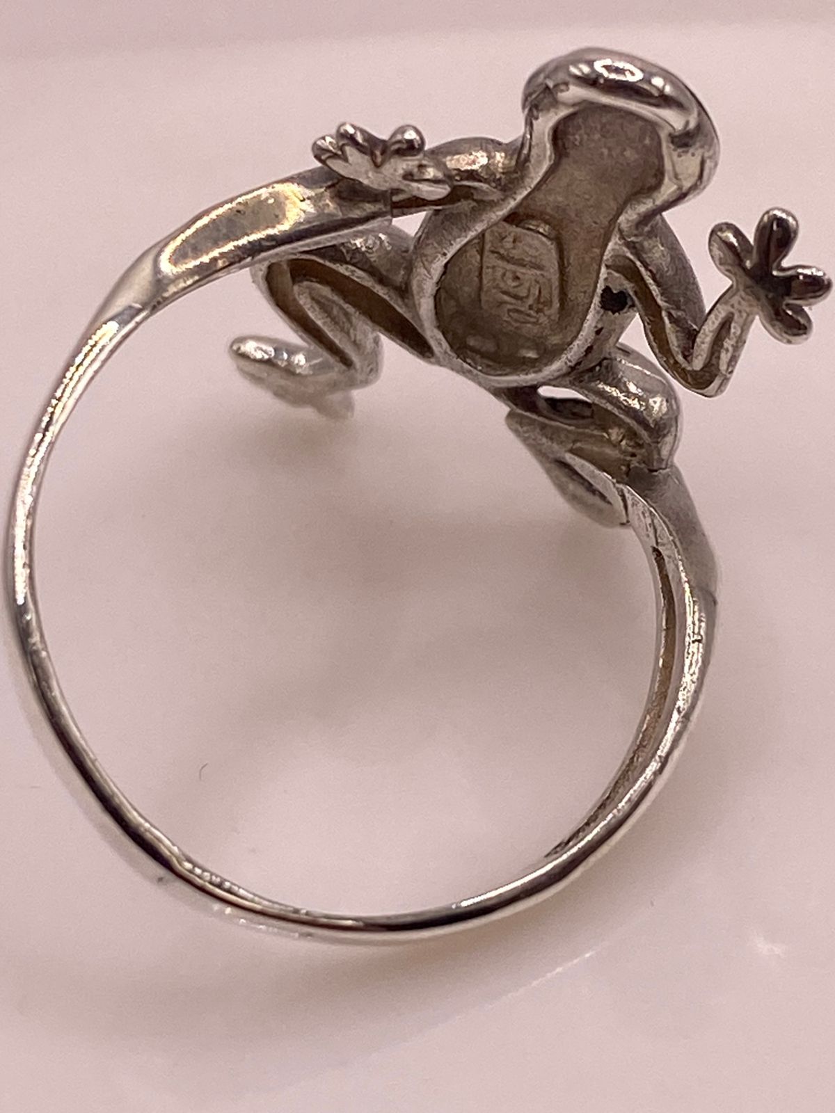 ANILLO DE RANA DE PLATA LEY 950 CON ÓPALO DE FUEGO