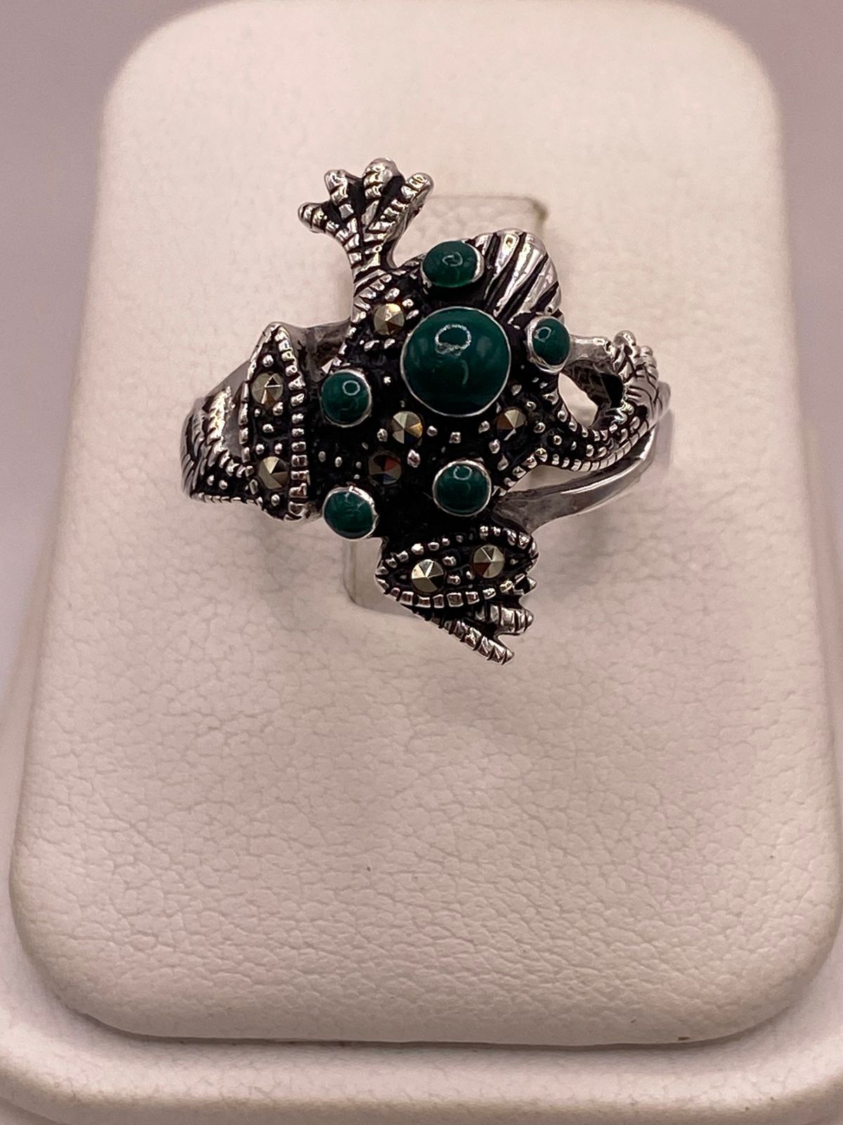 Anillo Sapo Vintage con Marquesitas y Piedras Verdes en Plata Ley 925