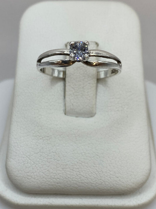 Anillo Solitario Abierto con Zirconia Blanca en Plata Ley 925