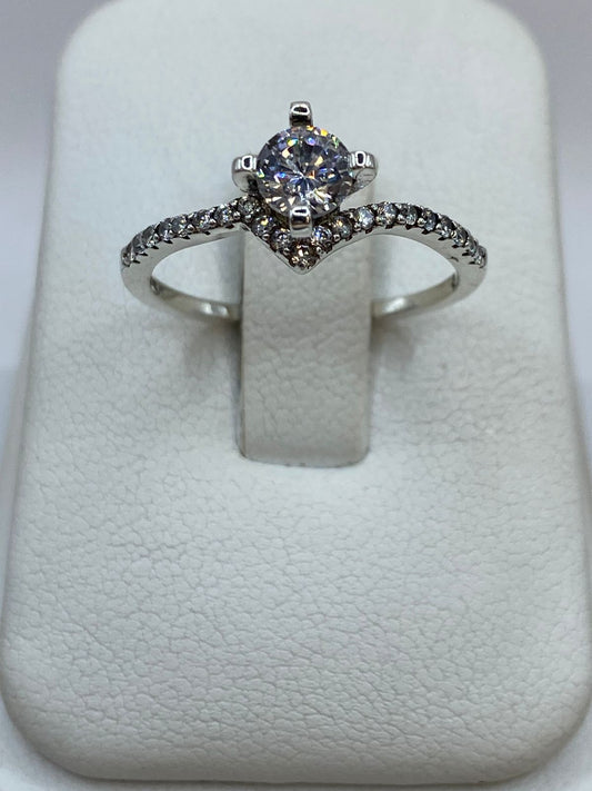 Anillo Solitario Elegante con Zirconia en Plata 925