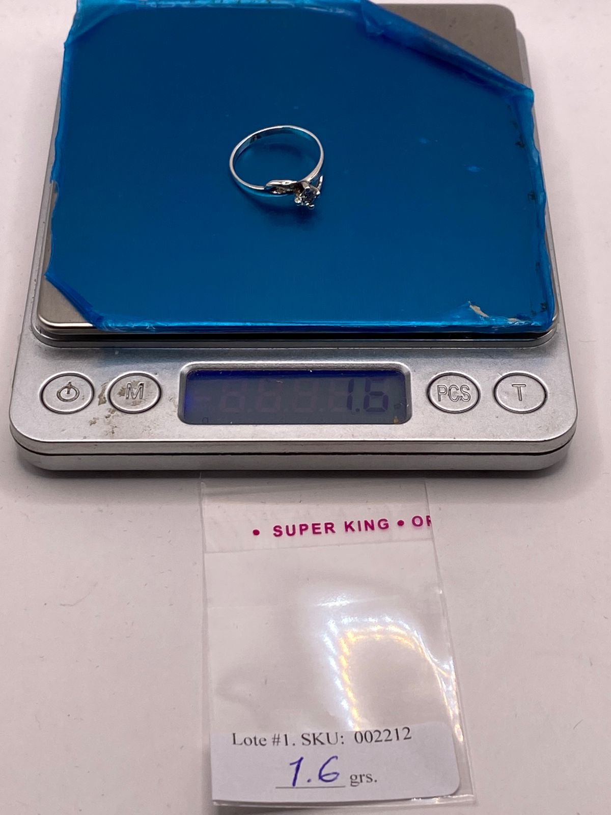 Anillo Solitario Ondulado con Zirconia Blanca en Plata Ley 925