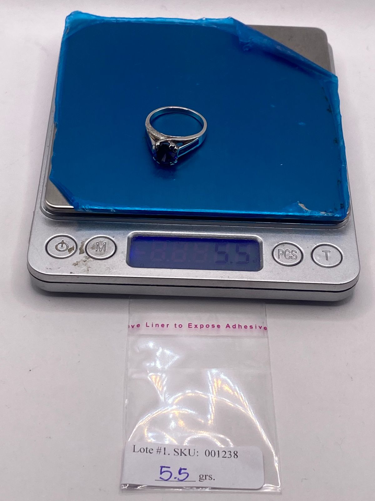 ANILLO SOLITARIO ÓPALO AZUL & ZIRCONIA TANZANITA PLATA 950, peso en gramos (báscula)
