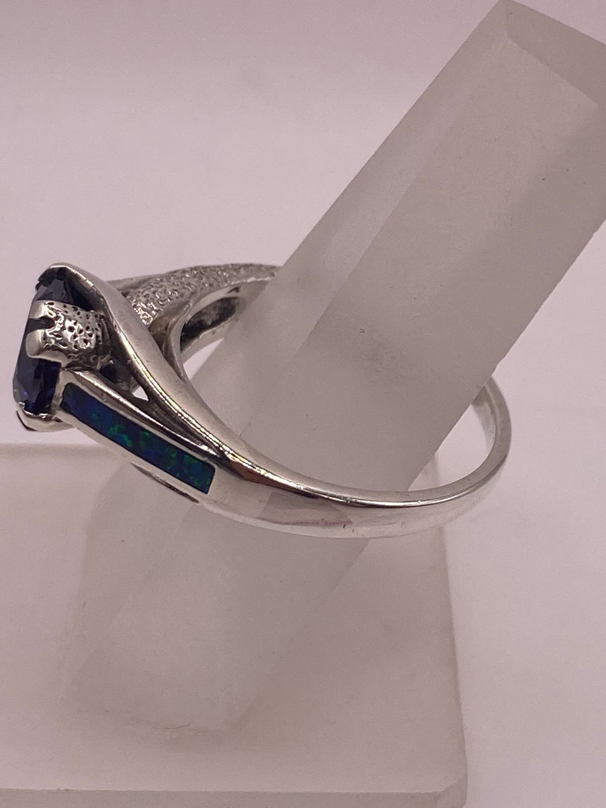 ANILLO SOLITARIO ÓPALO AZUL & ZIRCONIA TANZANITA PLATA 950, vista de detalle
