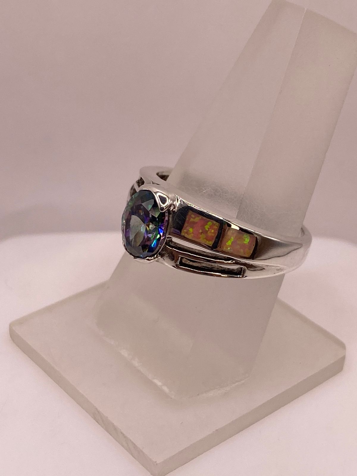 ANILLO SOLITARIO DE PLATA LEY 950 CON ÓPALO DE FUEGO Y ZIRCONIA MULTICOLOR