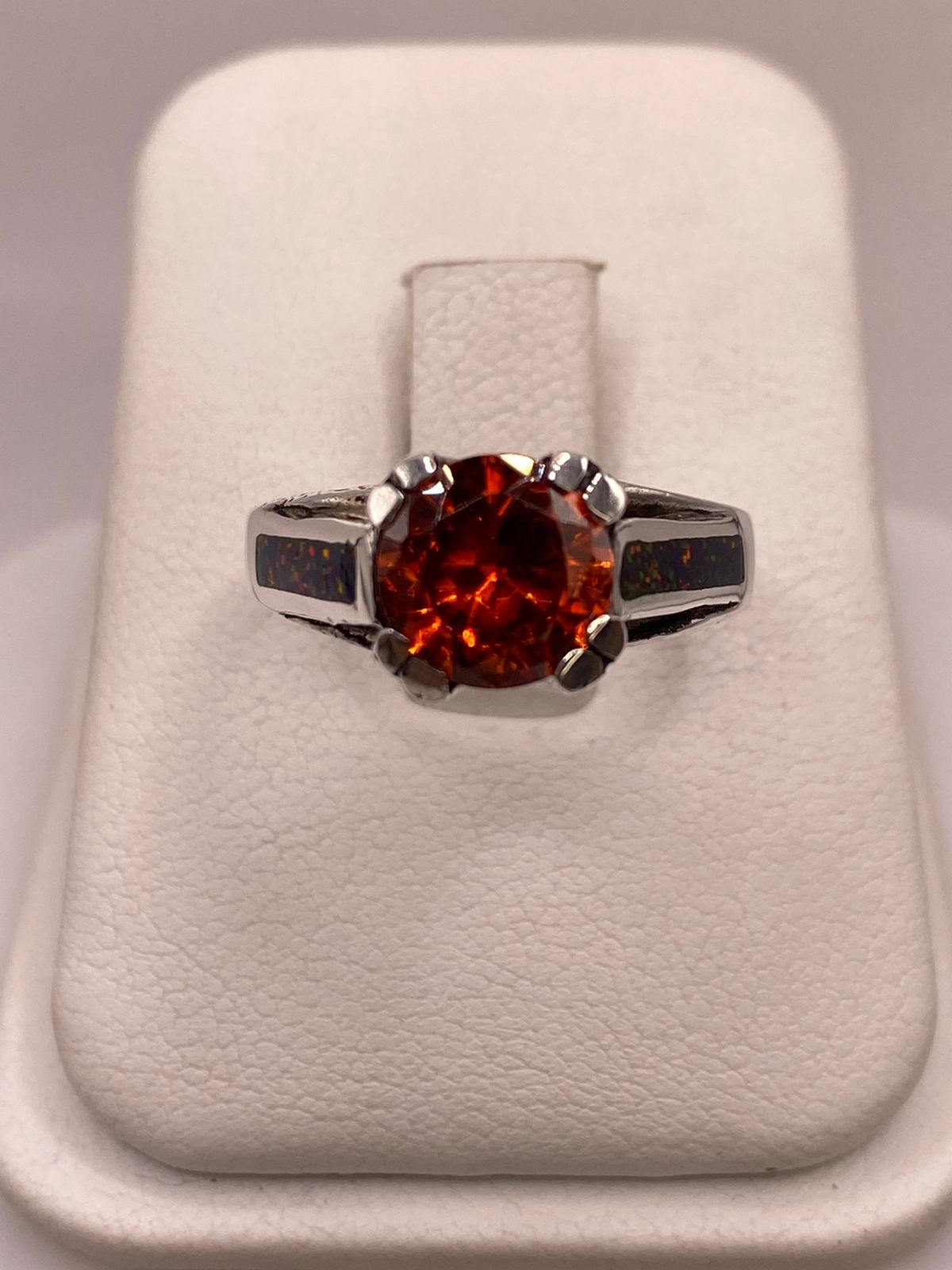 ANILLO SOLITARIO DE PLATA LEY 950 CON ÓPALO DE FUEGO Y ZIRCONIA NARANJA