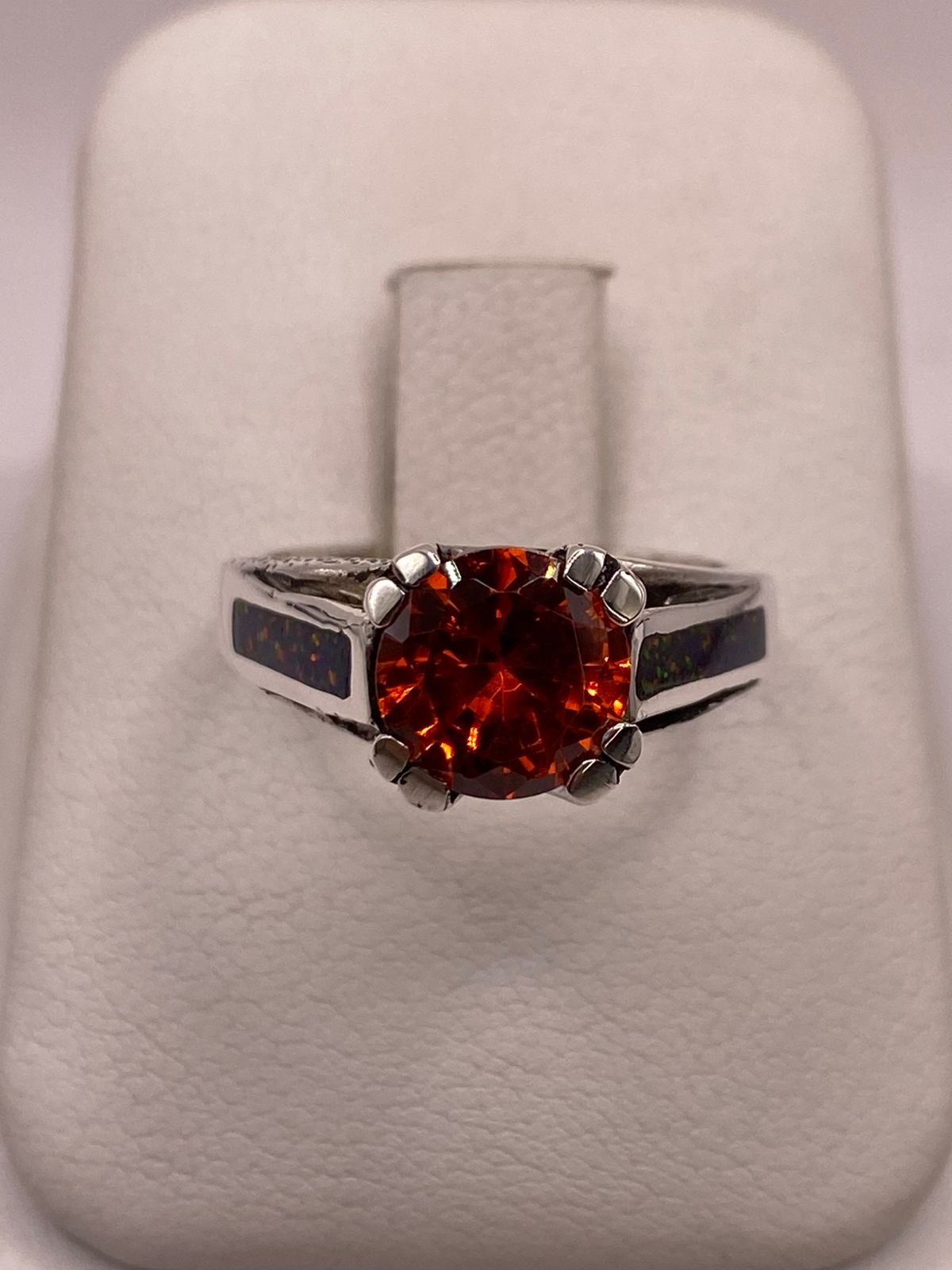 ANILLO SOLITARIO DE PLATA LEY 950 CON ÓPALO DE FUEGO Y ZIRCONIA NARANJA