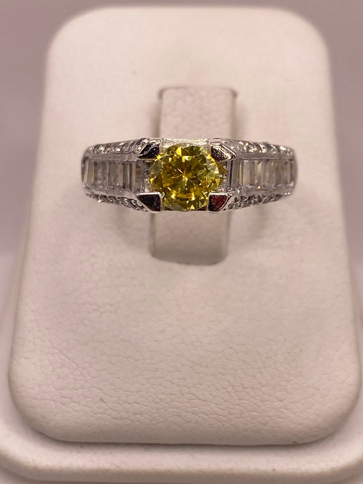 Anillo Solitario de Zirconia Amarilla Plata Ley 925