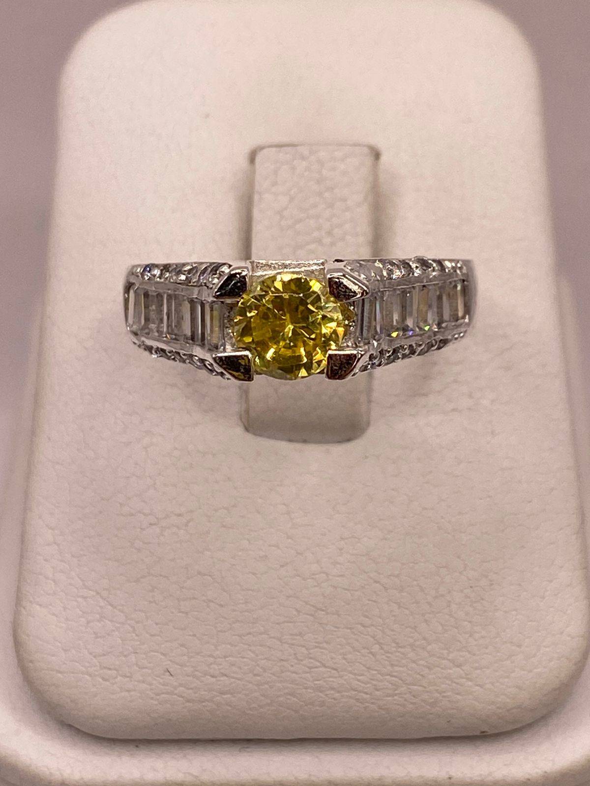 Anillo Solitario de Zirconia Amarilla Plata Ley 925