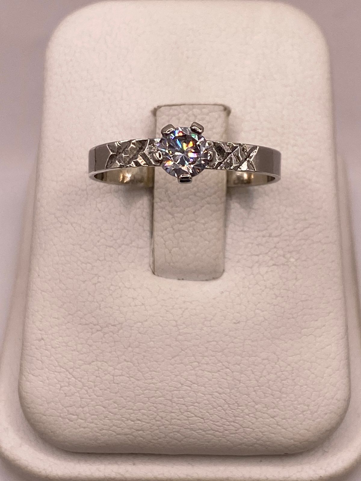 Anillo Solitario de Zirconia Blanca en Plata Ley 925