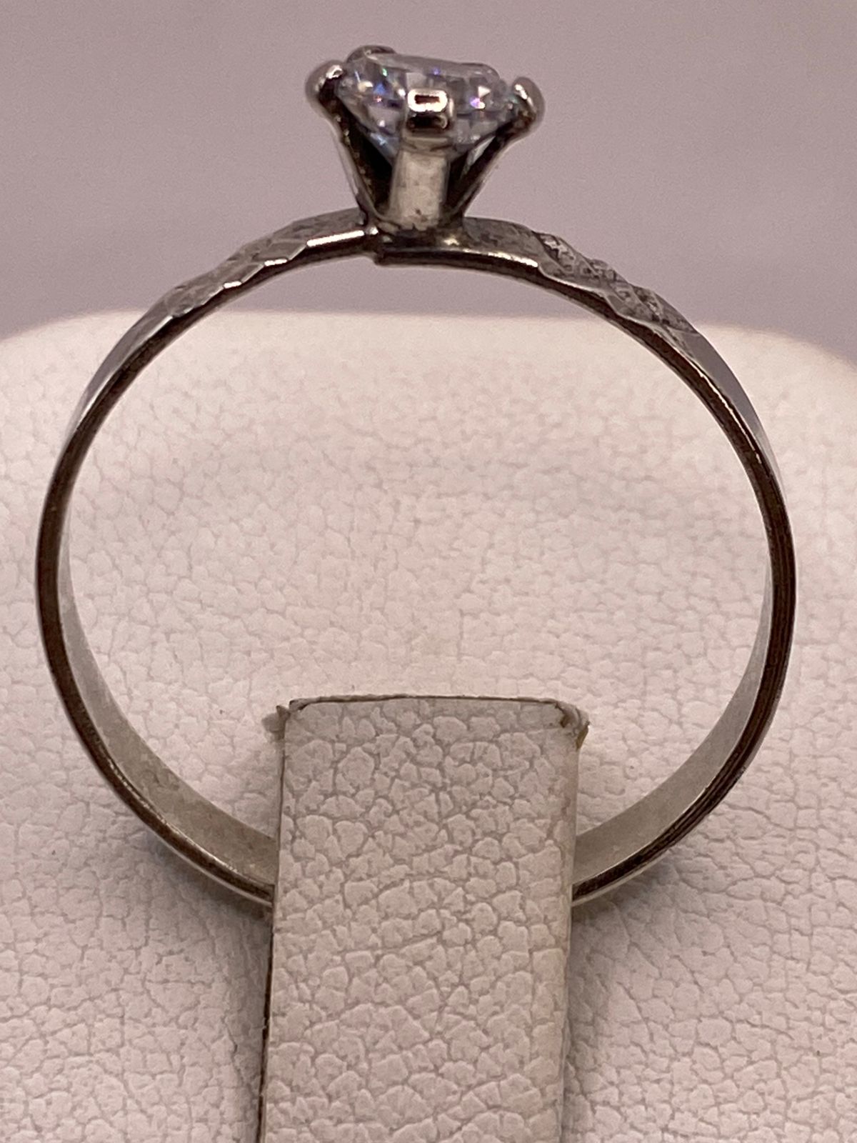 Anillo Solitario de Zirconia Blanca en Plata Ley 925