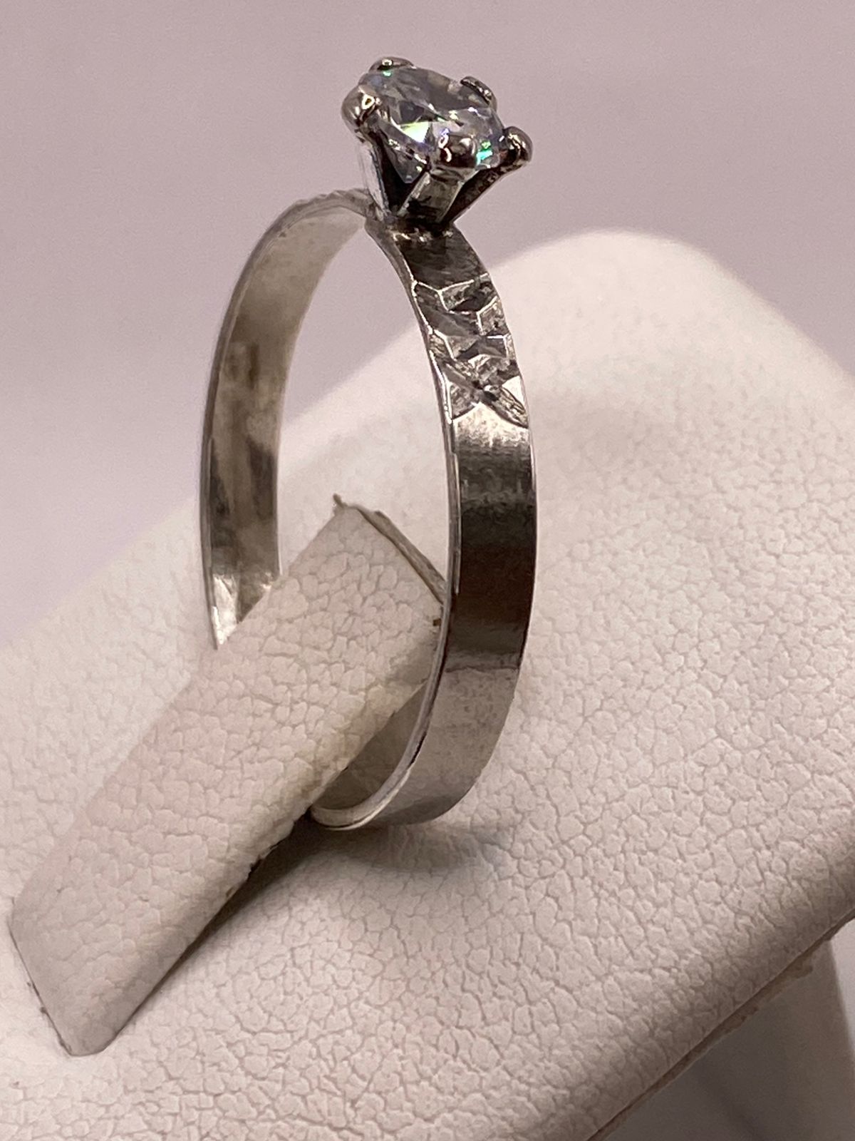 Anillo Solitario de Zirconia Blanca en Plata Ley 925