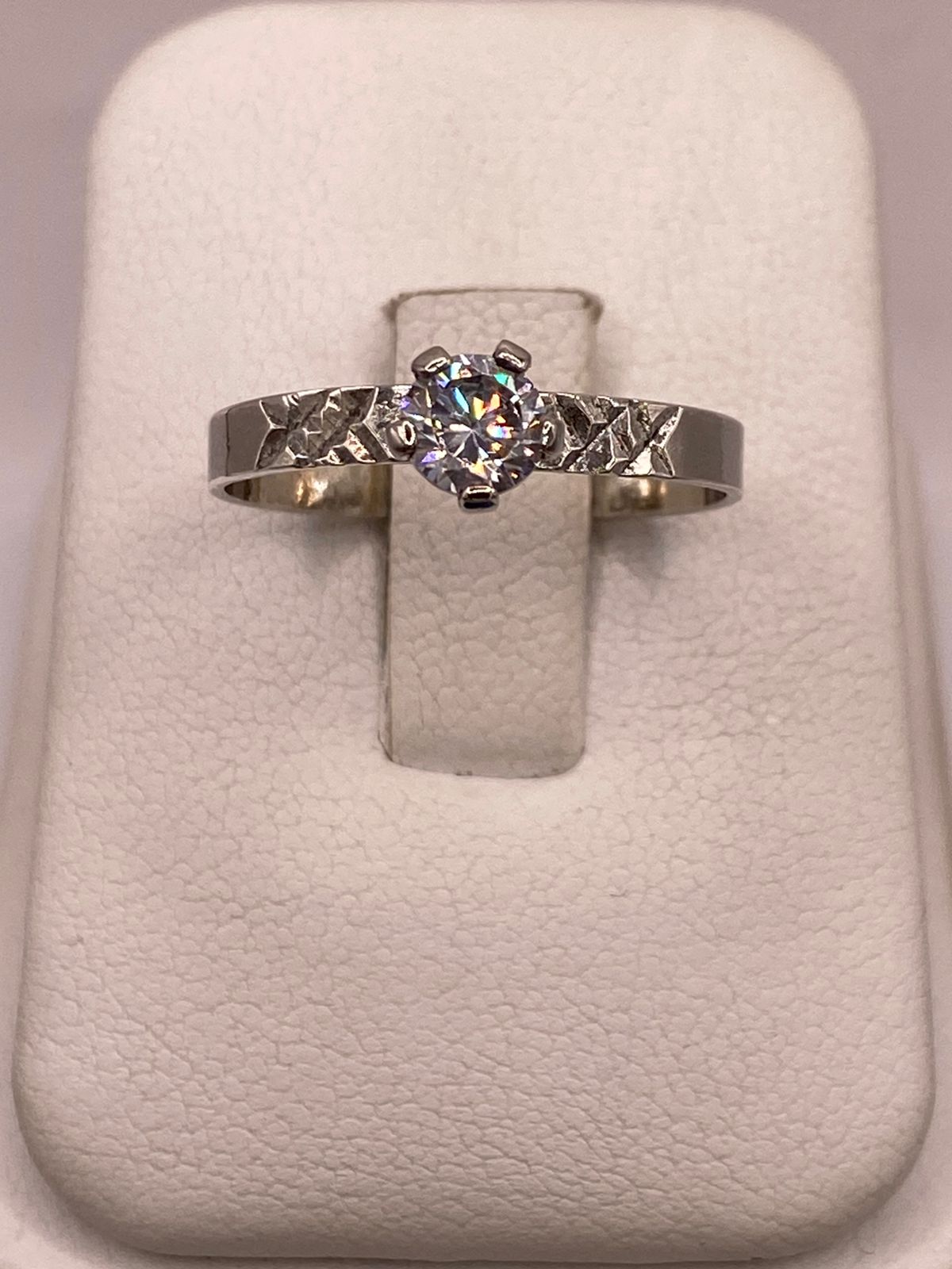 Anillo Solitario de Zirconia Blanca en Plata Ley 925