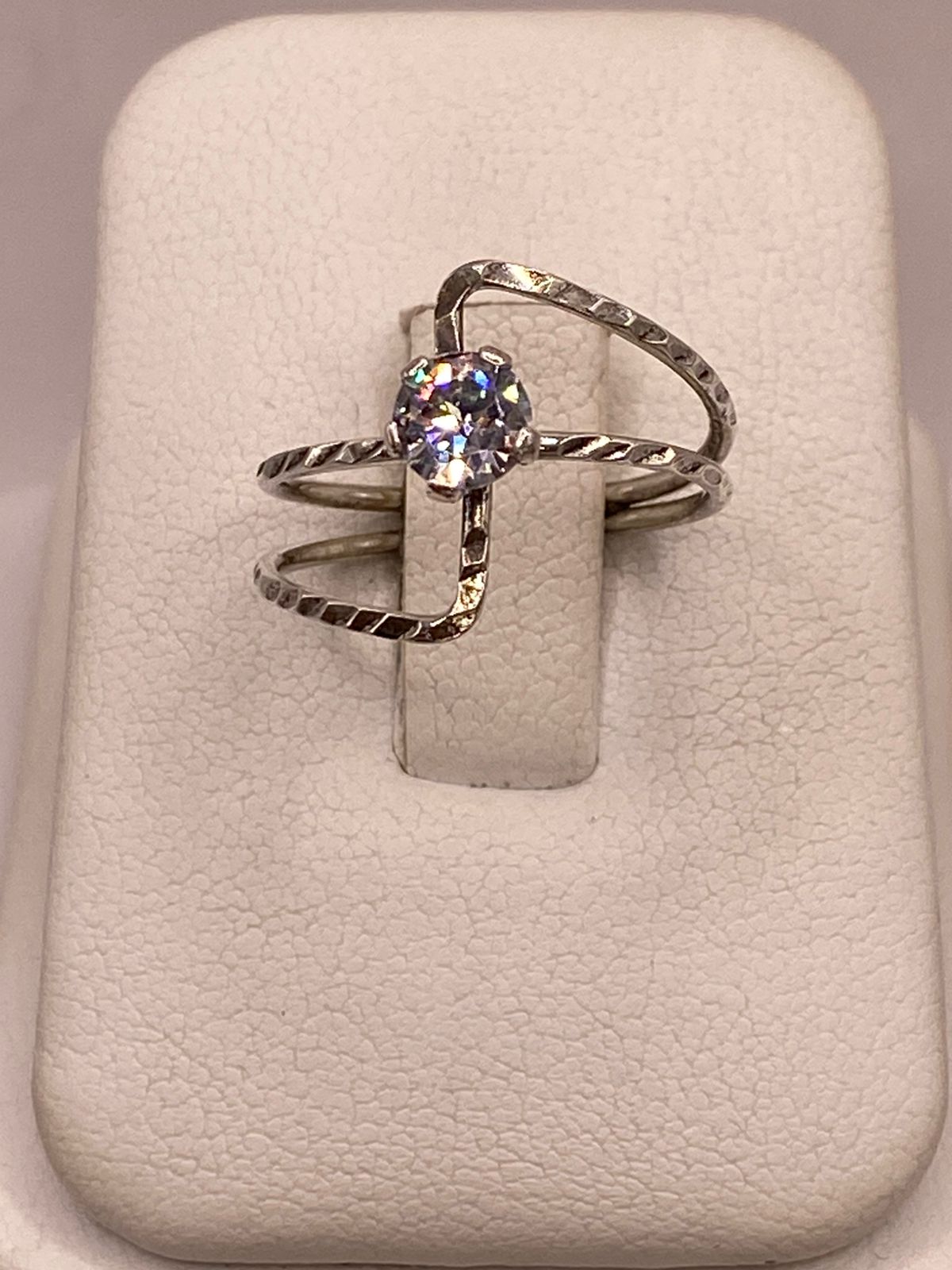 Anillo Solitario de Zirconia Blanca en Plata Ley 925