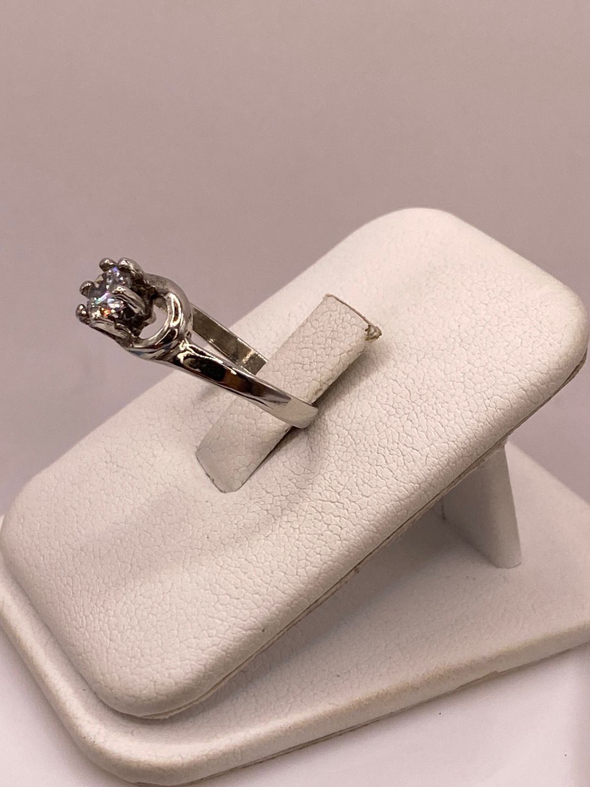 Anillo Solitario de Zirconia Blanca en Plata Ley 925