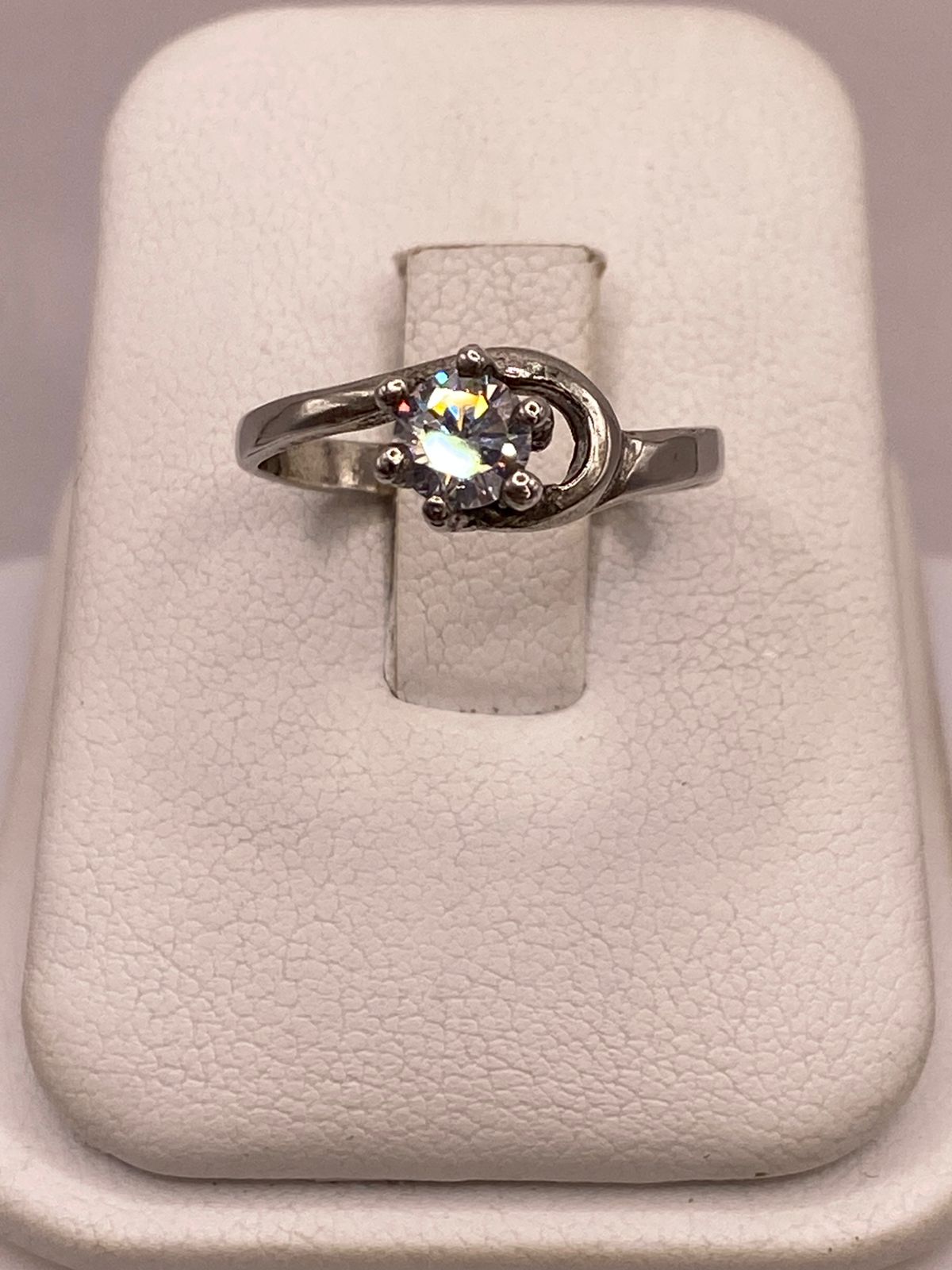 Anillo Solitario de Zirconia Blanca en Plata Ley 925