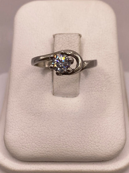 Anillo Solitario de Zirconia Blanca en Plata Ley 925, vista frontal
