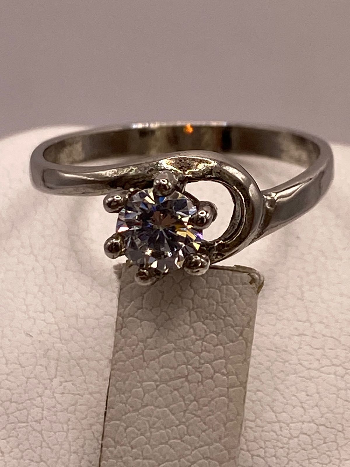 Anillo Solitario de Zirconia Blanca en Plata Ley 925