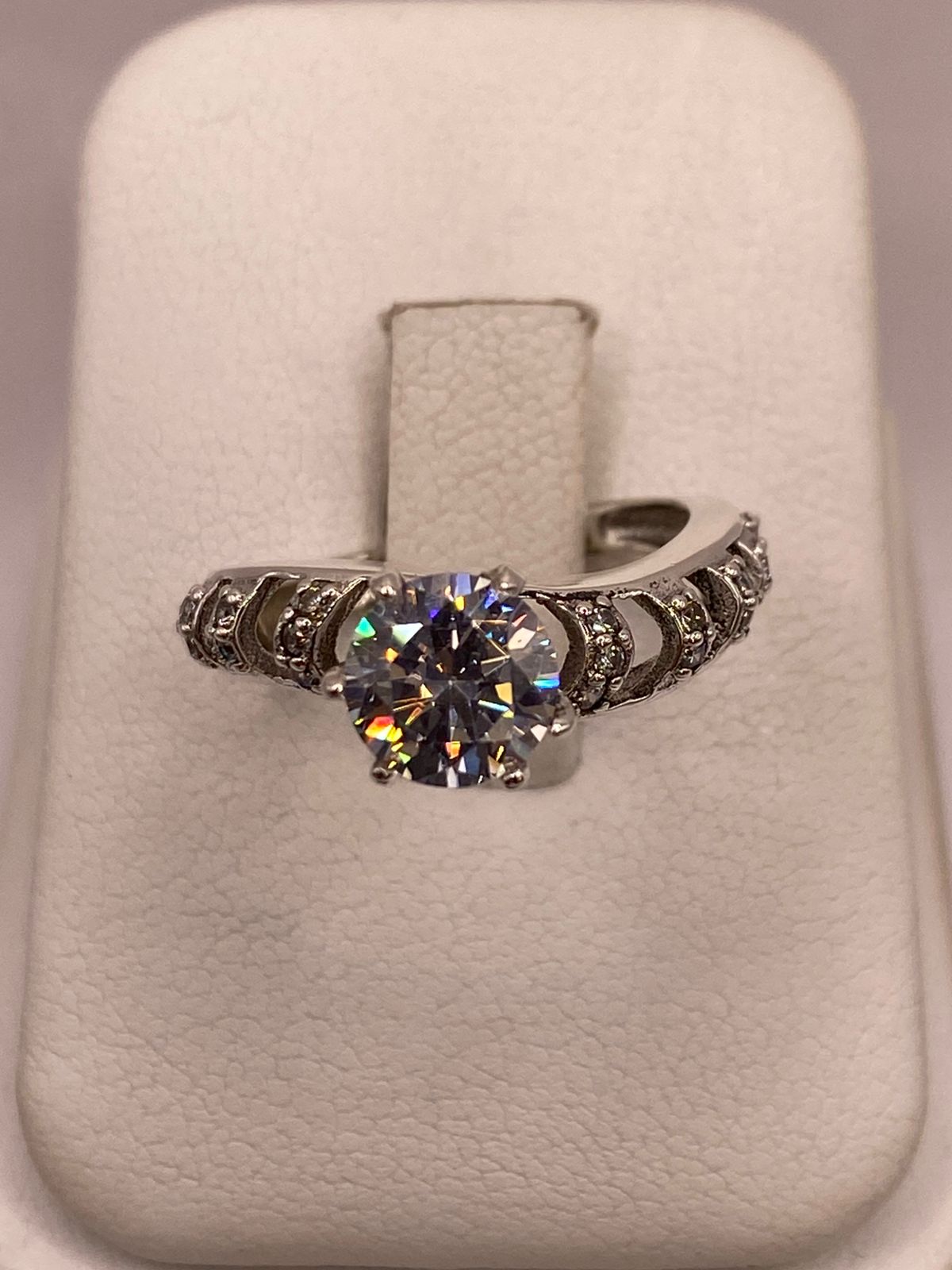 Anillo Solitario de Zirconia Blanca en Plata Ley 925