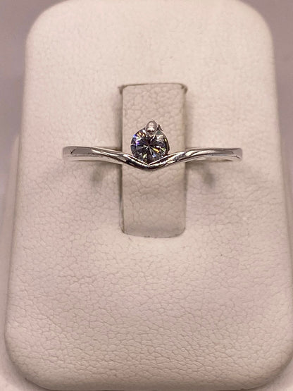 Anillo Solitario con Zirconia Blanca en Plata Ley 925, vista frontal