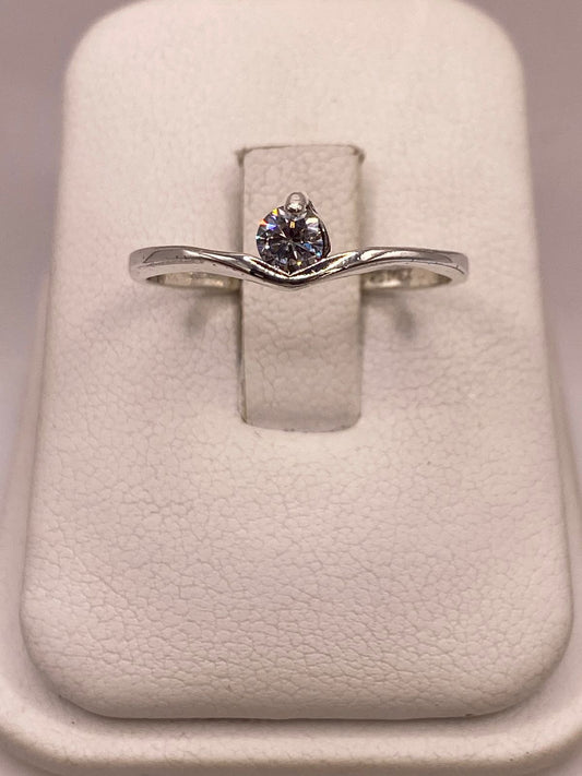 Anillo Solitario con Zirconia Blanca en Plata Ley 925