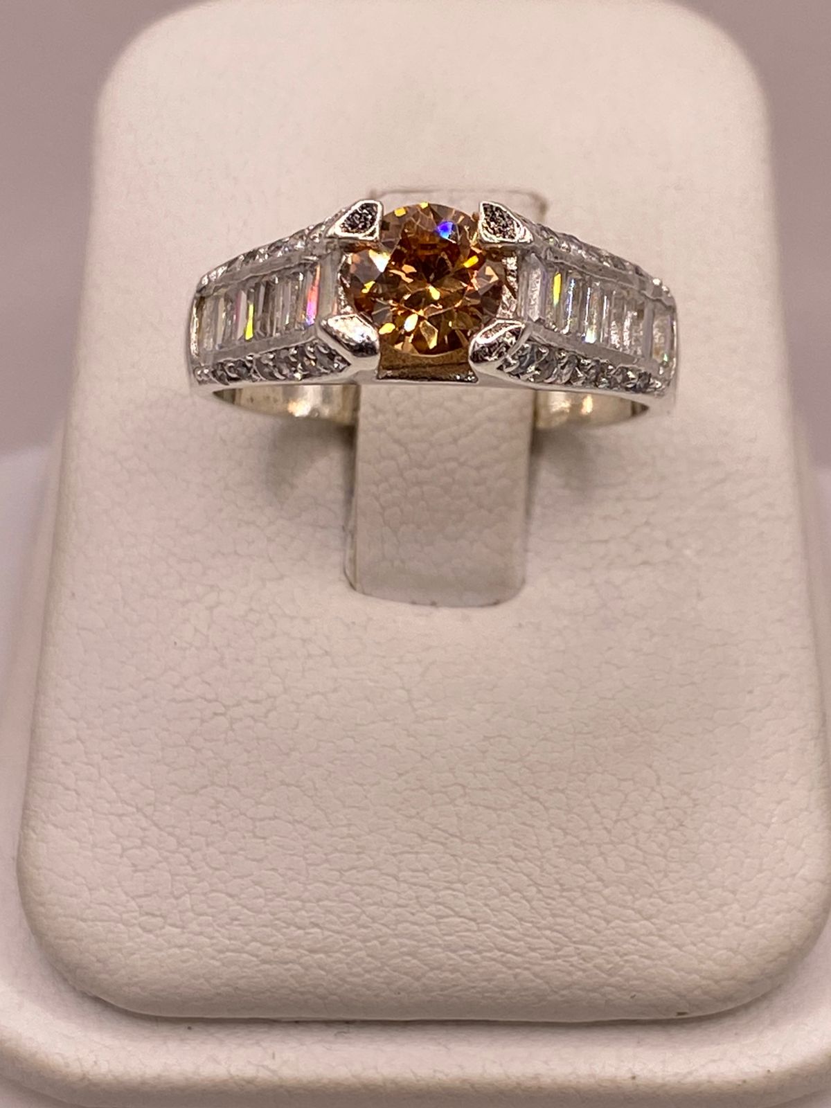 Anillo Solitario con Zirconia en Plata Ley 925 💎