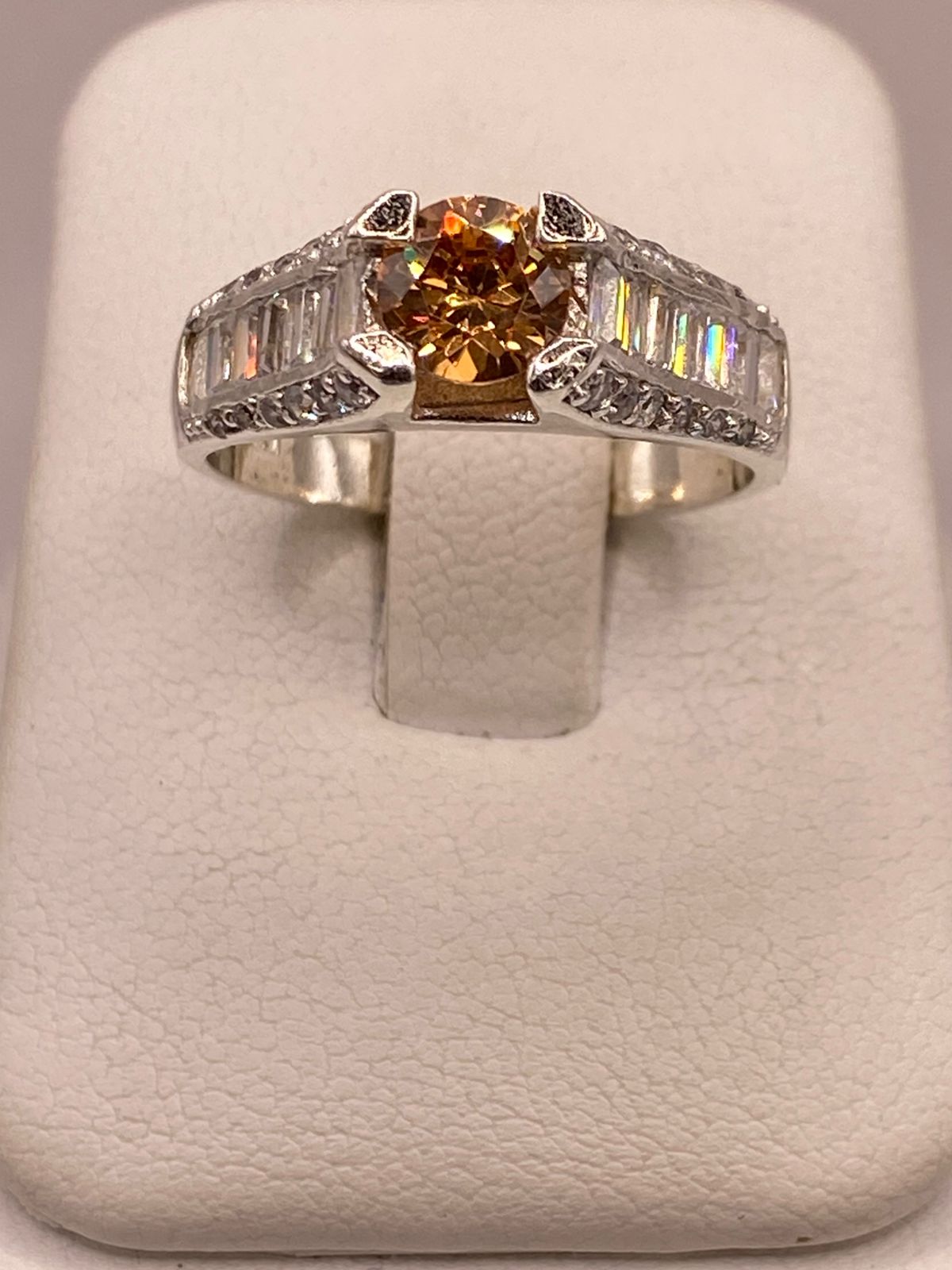 ANILLO SOLITARIO CON ZIRCONIA EN PLATA LEY 925 💎