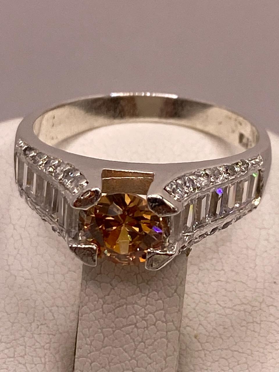 ANILLO SOLITARIO CON ZIRCONIA EN PLATA LEY 925 💎