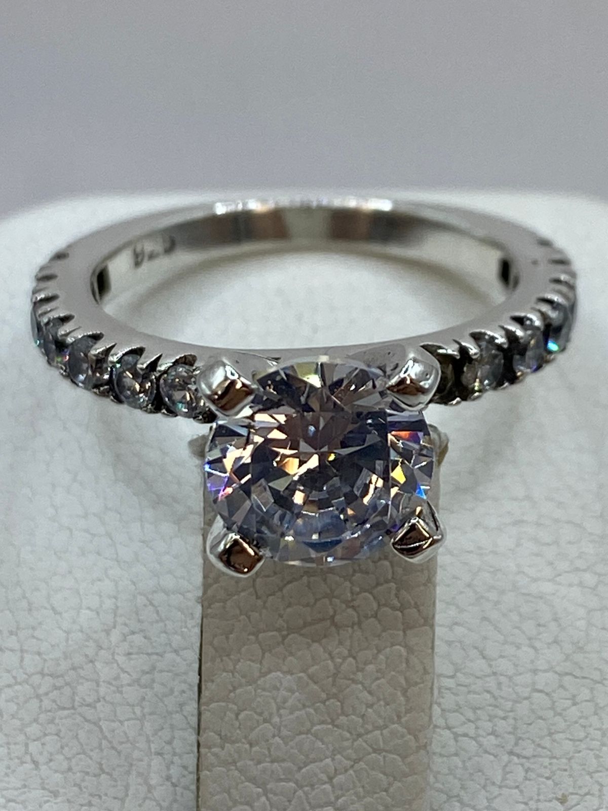 Anillo Solitario con Zirconia en Plata 925