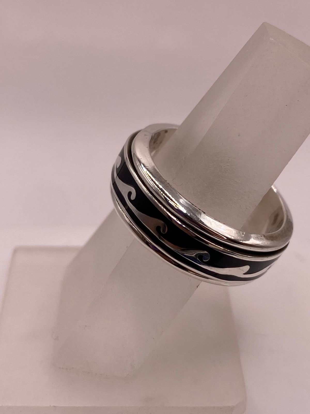 Anillo Spinner de Plata .925 con Diseño de Olas