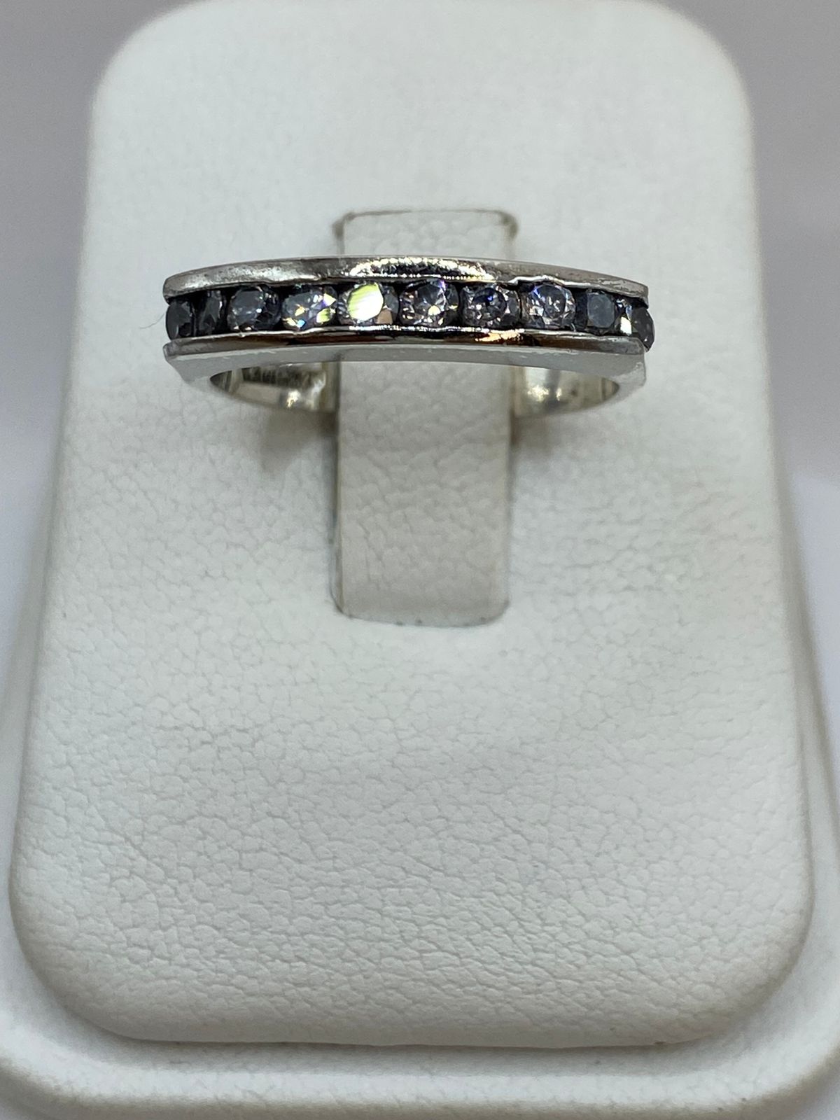 Anillo Tipo Banda con Zirconias en Plata 925