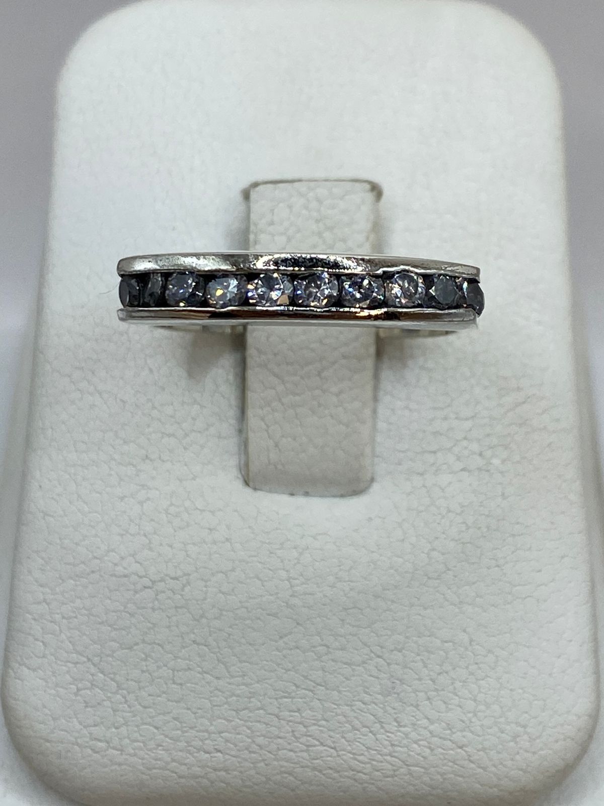Anillo Tipo Banda con Zirconias en Plata 925