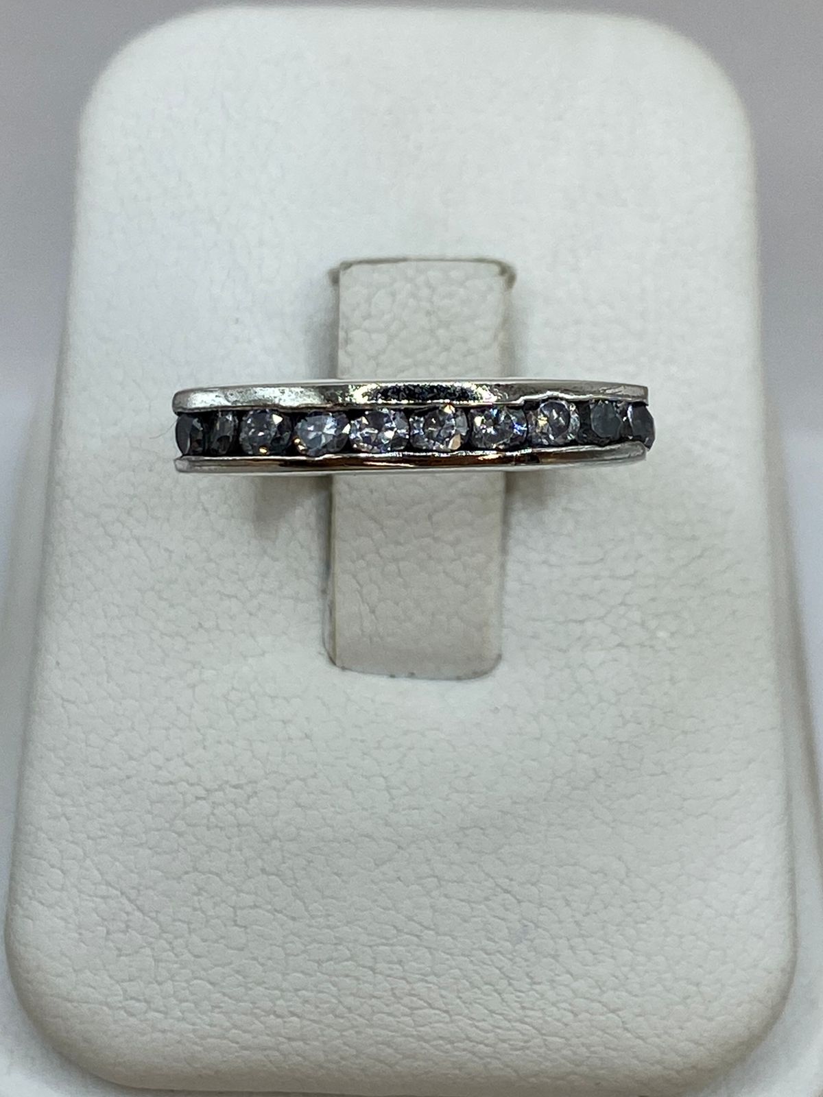 Anillo Tipo Banda con Zirconias en Plata 925