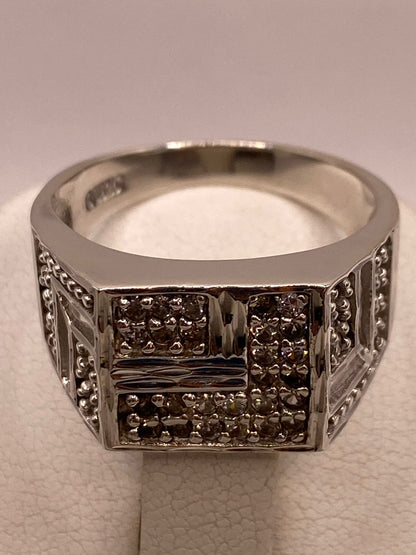 Anillo Tipo Sello con Zirconias en Plata Ley 925, sello de autenticidad Plata Ley .925