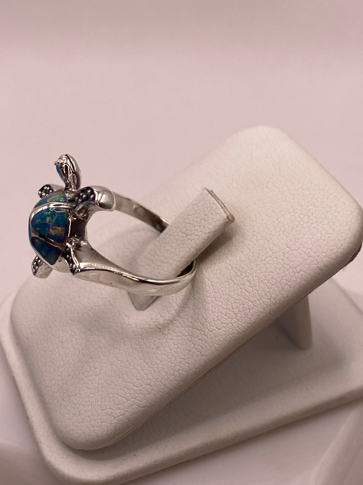 ANILLO TORTUGA MARINA EN PLATA LEY 950 CON ÓPALO DE FUEGO🐢