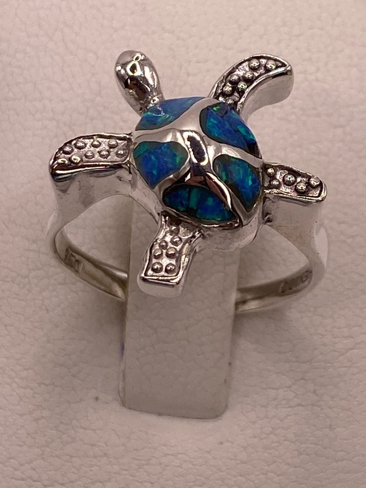 ANILLO TORTUGA MARINA EN PLATA LEY 950 CON ÓPALO DE FUEGO🐢