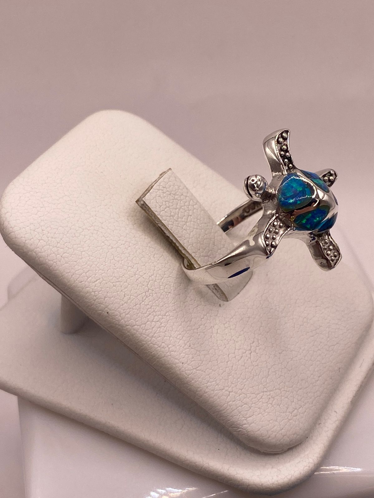 ANILLO TORTUGA MARINA EN PLATA LEY 950 CON ÓPALO DE FUEGO🐢
