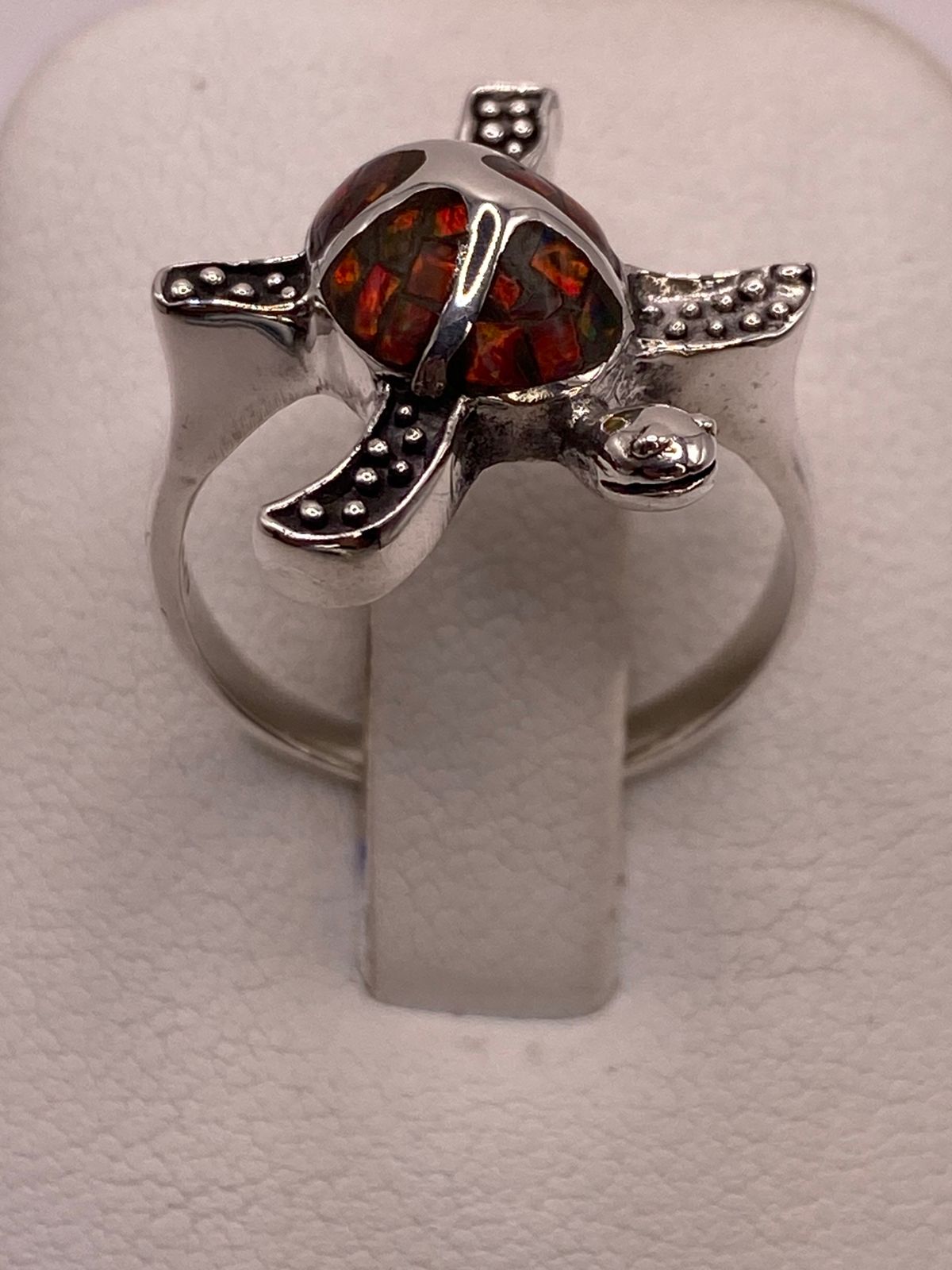 ANILLO TORTUGA MARINA DE PLATA LEY 950 CON ÓPALO DE FUEGO MULTICOLOR