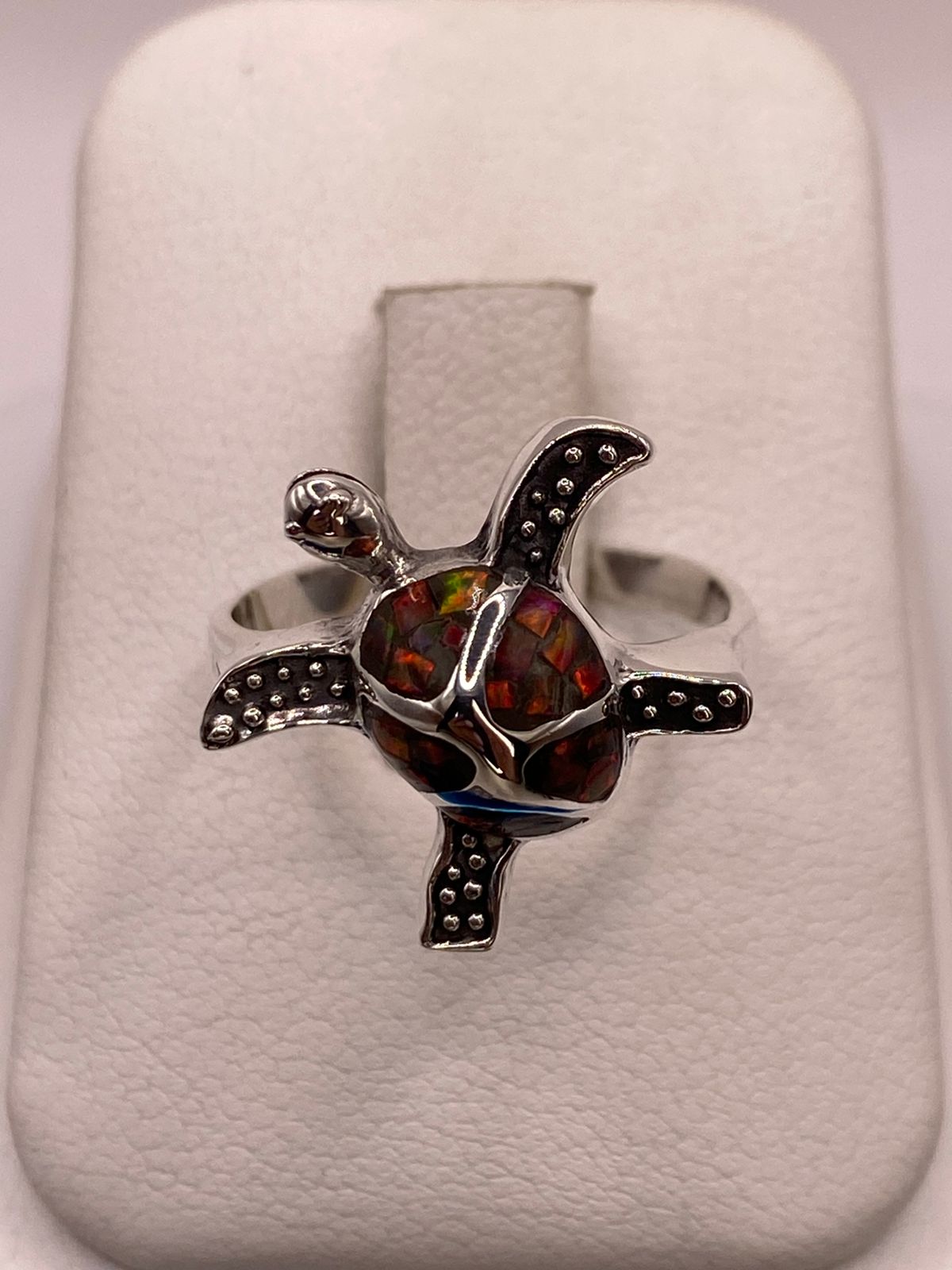 ANILLO TORTUGA MARINA DE PLATA LEY 950 CON ÓPALO DE FUEGO MULTICOLOR