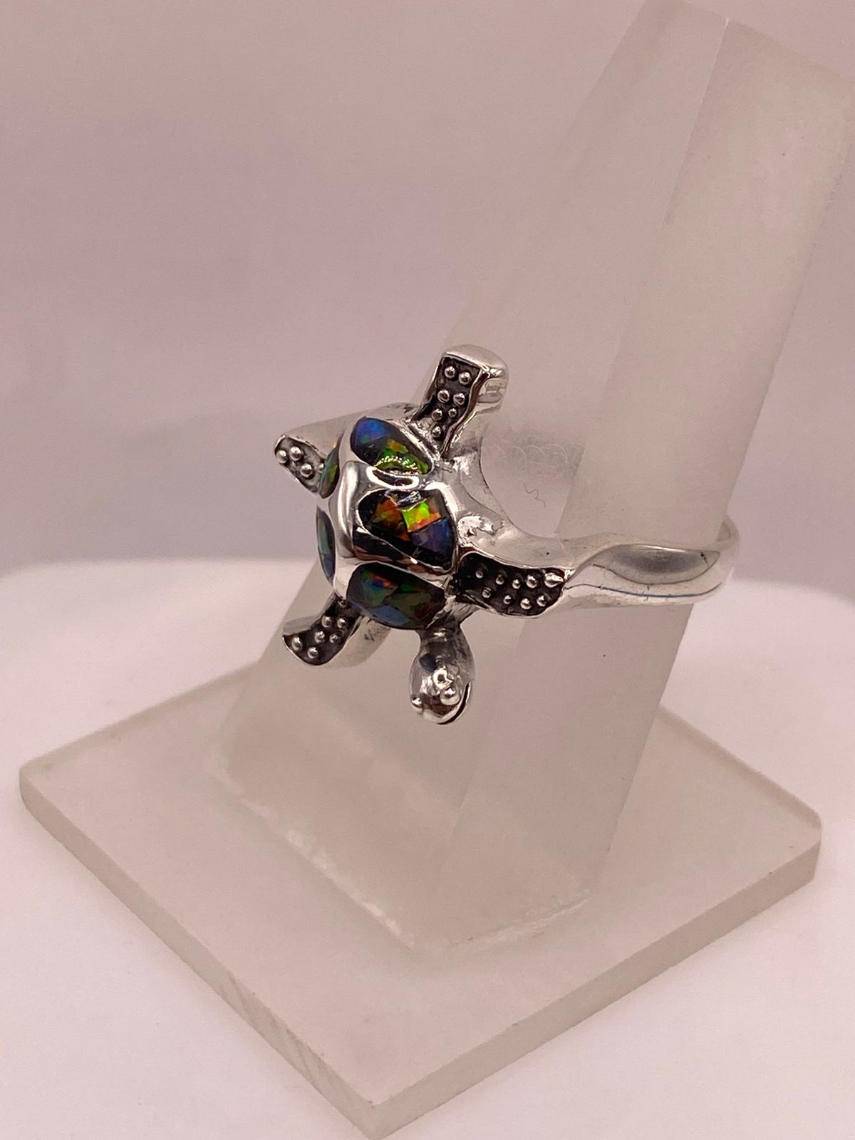 ANILLO DE TORTUGA EN PLATA LEY 950 CON ÓPALO DE FUEGO