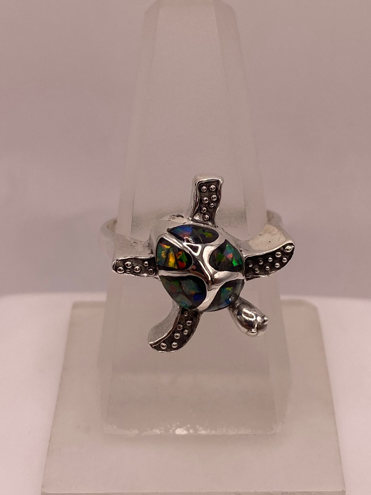 ANILLO DE TORTUGA EN PLATA LEY 950 CON ÓPALO DE FUEGO
