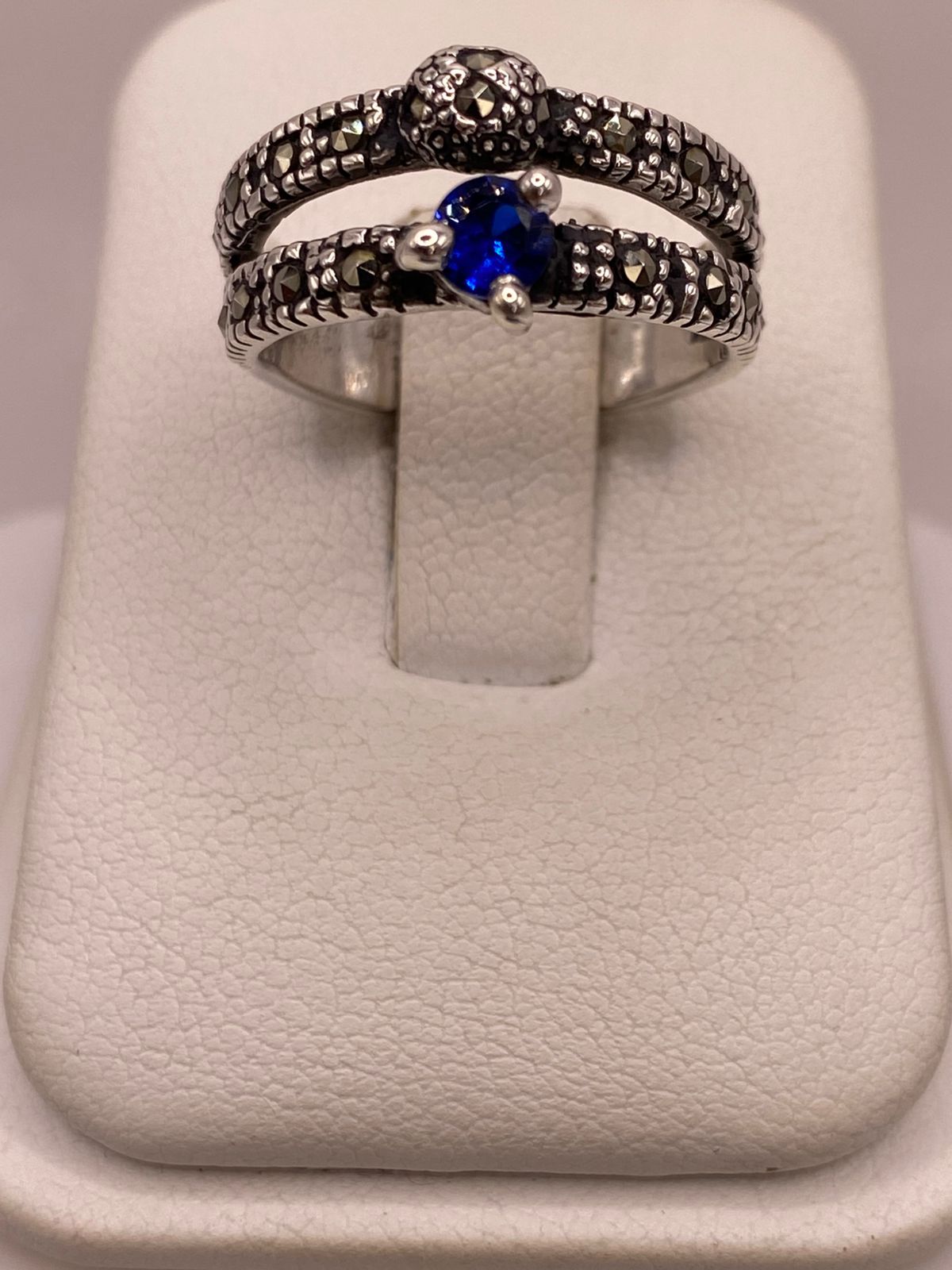 Anillo Vintage Doble Banda con Zirconia Azul y Marquesitas en Plata Ley 925